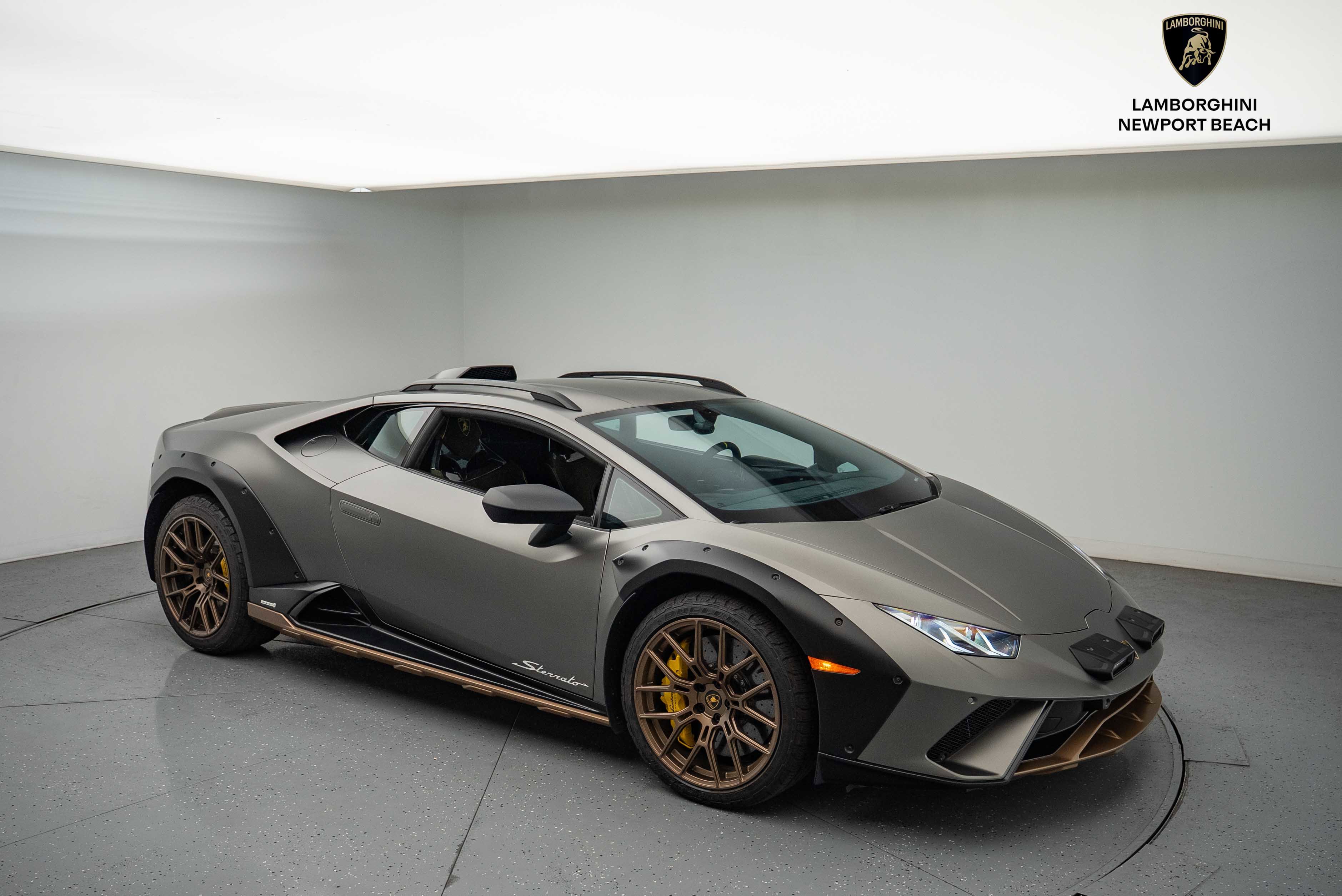 Used 2024 Lamborghini Huracan Sterrato image 1