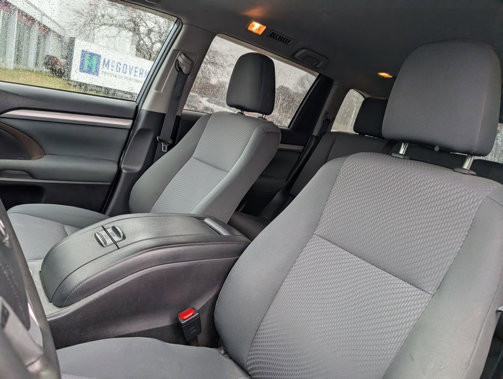 Used 2019 Toyota Highlander LE image 14