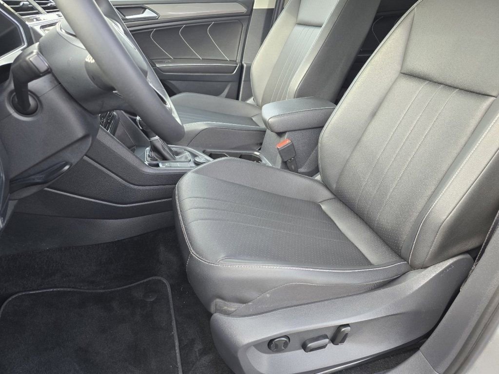 Used 2023 Volkswagen Tiguan SE AWD/4WD image 20