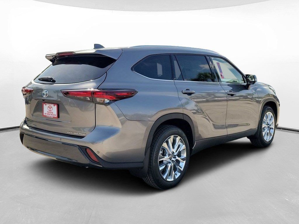 New 2026 Toyota Highlander Limited AWD/4WD image 4