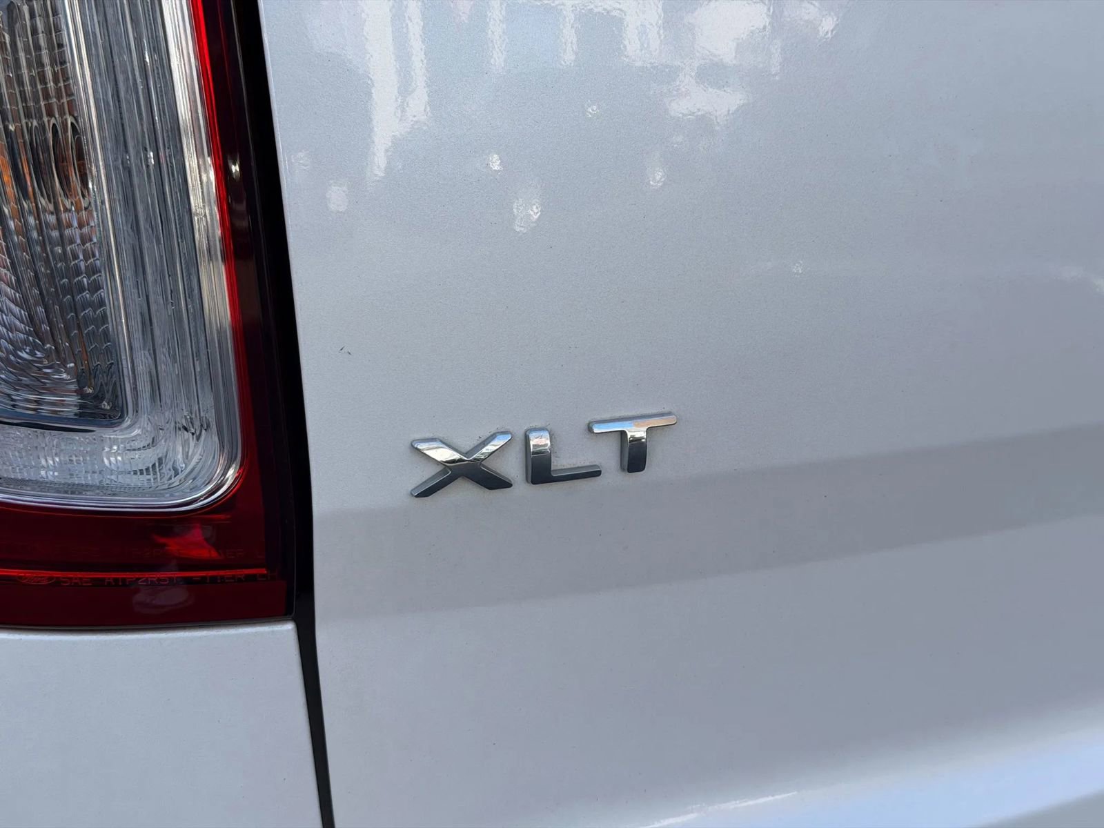 Used 2015 Ford Explorer XLT w/ Equipment Group 202A AWD/4WD image 22