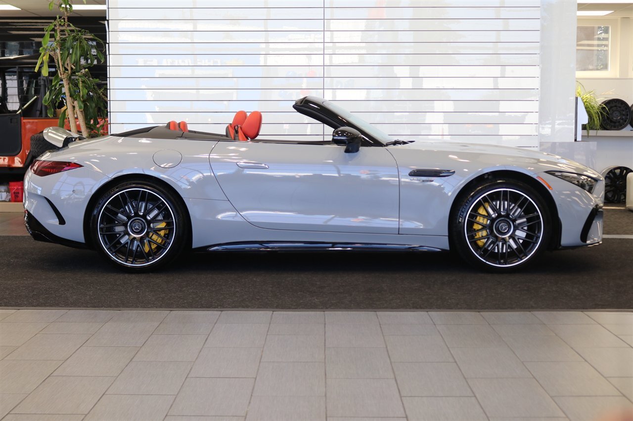 Used 2023 Mercedes-Benz SL 63 AMG 4MATIC w/ Driver Assistance Package image 8