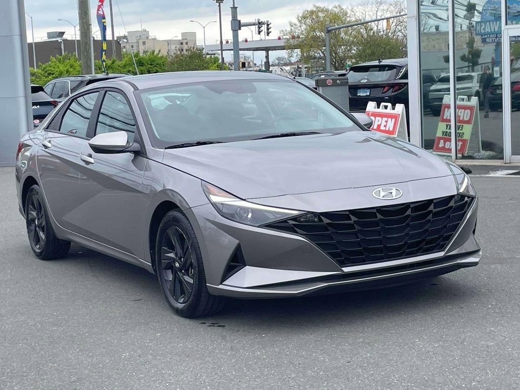 Used 2023 Hyundai Elantra SEL image 1