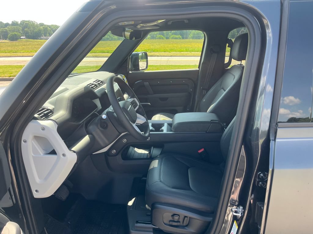 New 2026 Land Rover Defender 110 X-Dynamic SE AWD/4WD image 9