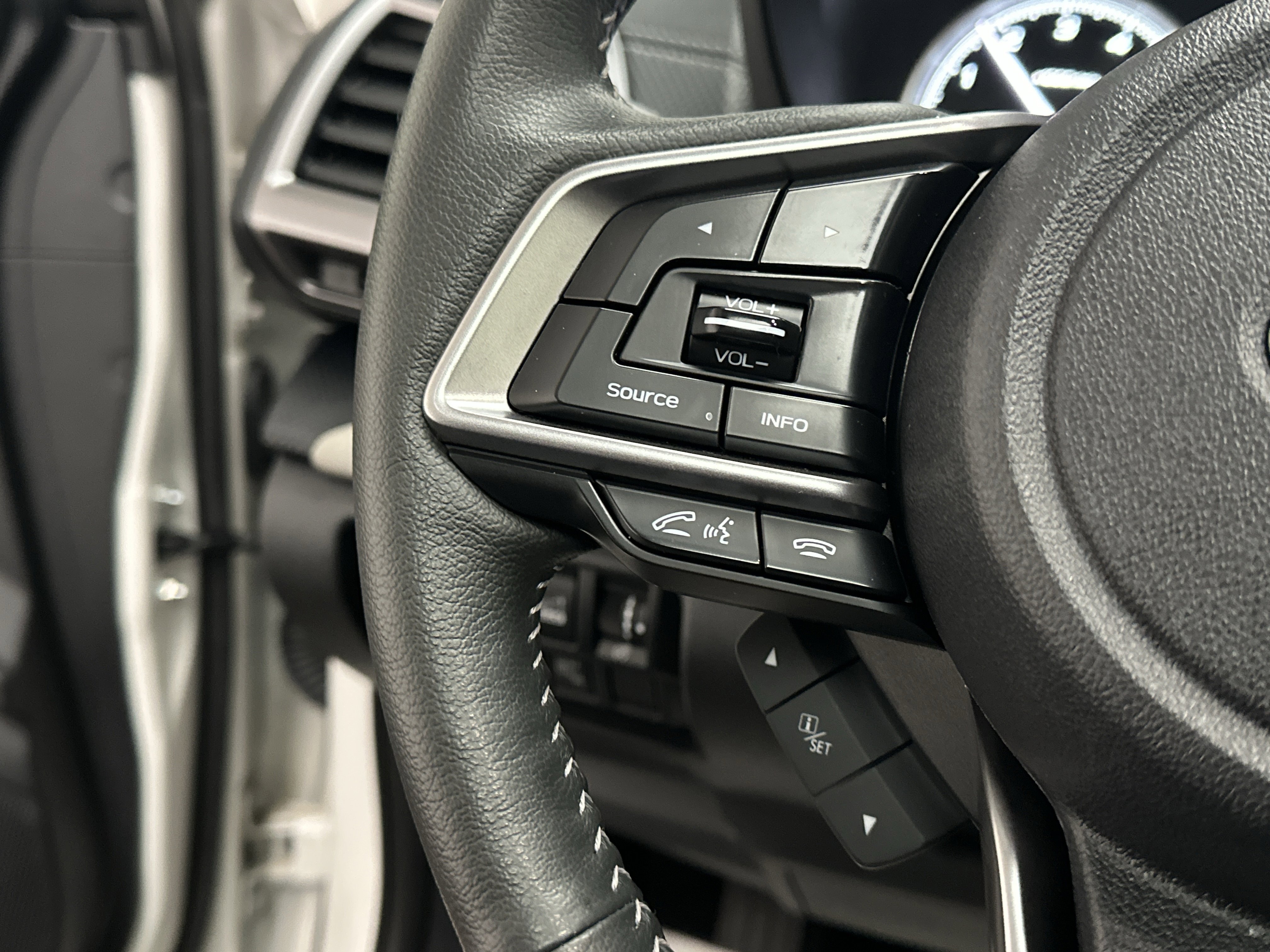 Used 2022 Subaru Forester Limited image 27