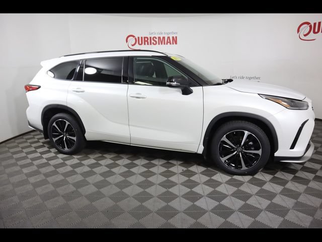 Used 2022 Toyota Highlander XSE AWD/4WD image 32