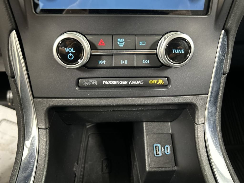 Used 2022 Ford Edge Titanium AWD/4WD image 17