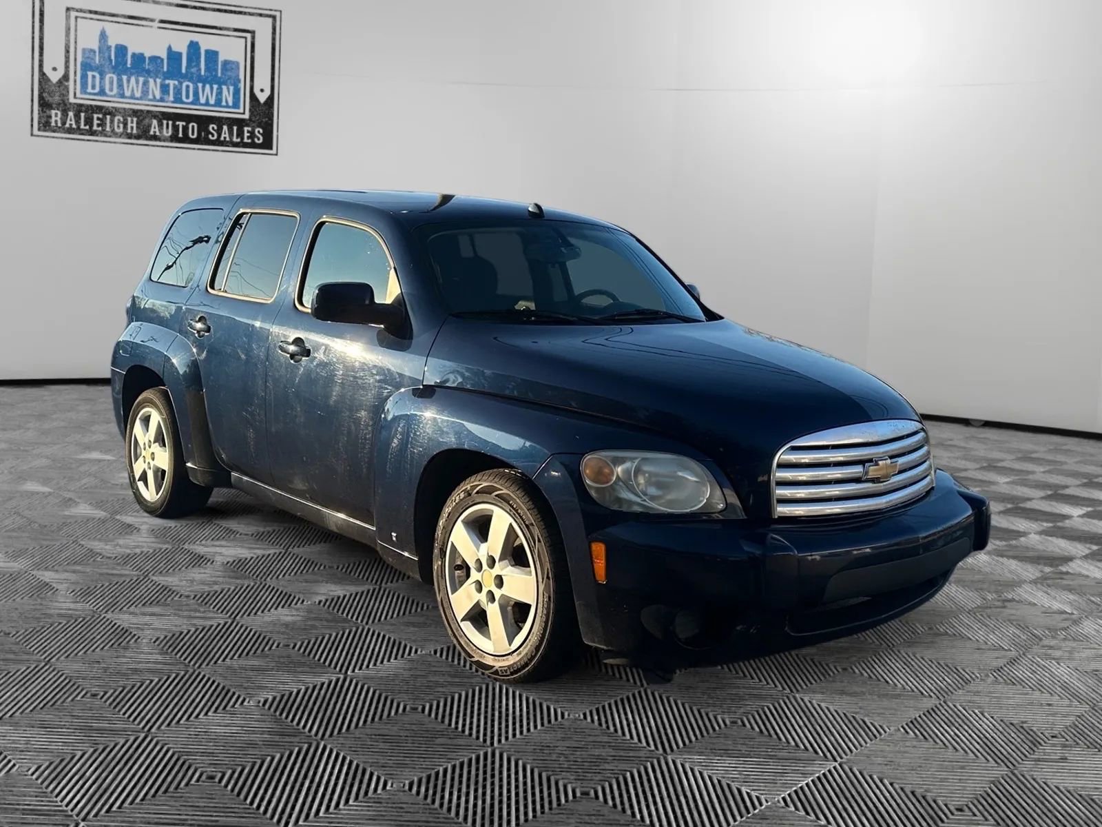 Used 2010 Chevrolet HHR LT image 4