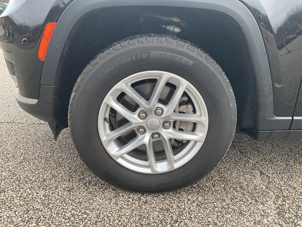 Used 2024 Jeep Grand Cherokee L Laredo w/ Luxury Tech Group I image 16