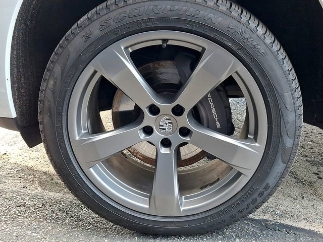 Certified 2023 Porsche Macan Turbo image 15