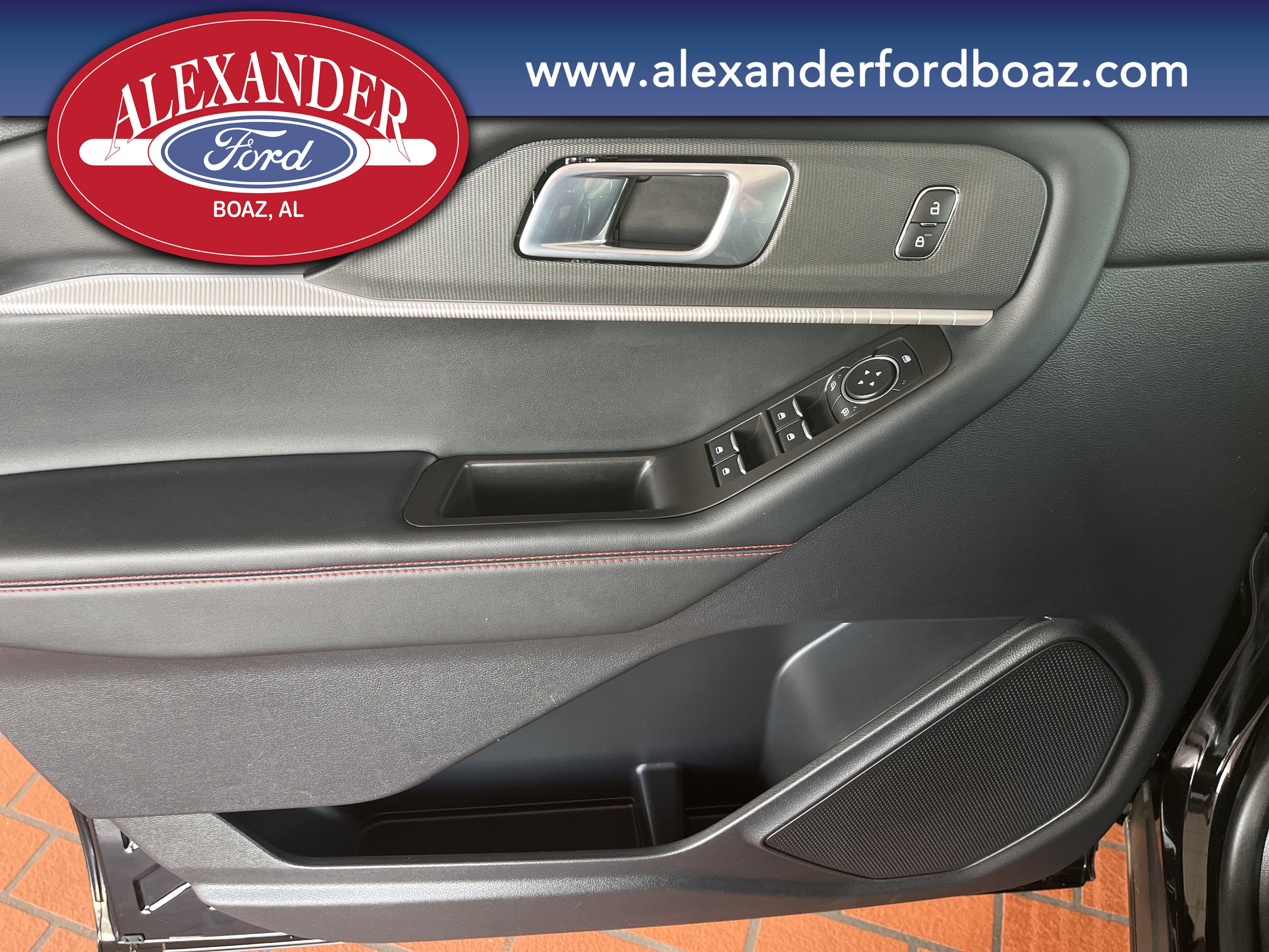 Used 2025 Ford Explorer ST-Line w/ ST-Line Street Pack image 11