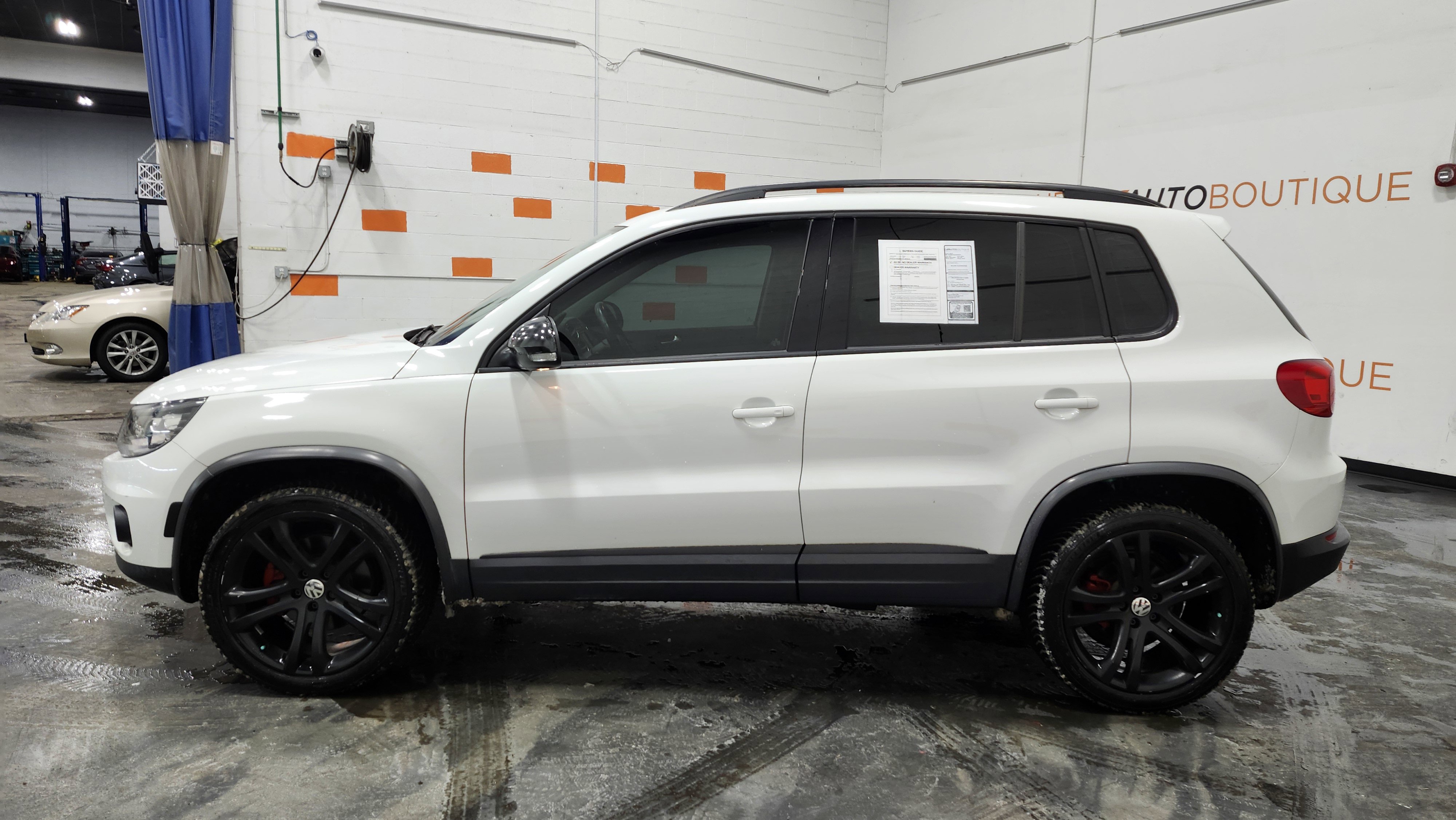 Used 2017 Volkswagen Tiguan SEL image 12