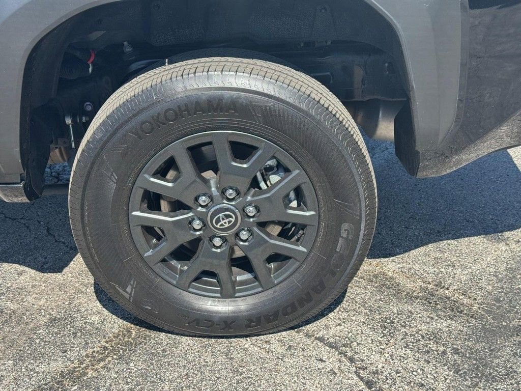 Used 2025 Toyota 4Runner SR5 AWD/4WD image 9