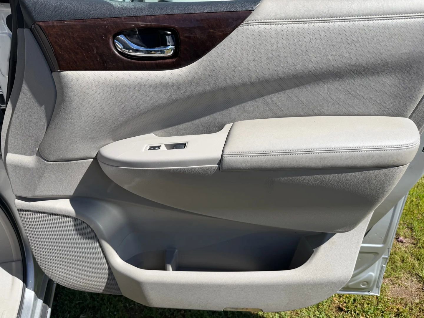 Used 2013 Nissan Quest S image 26