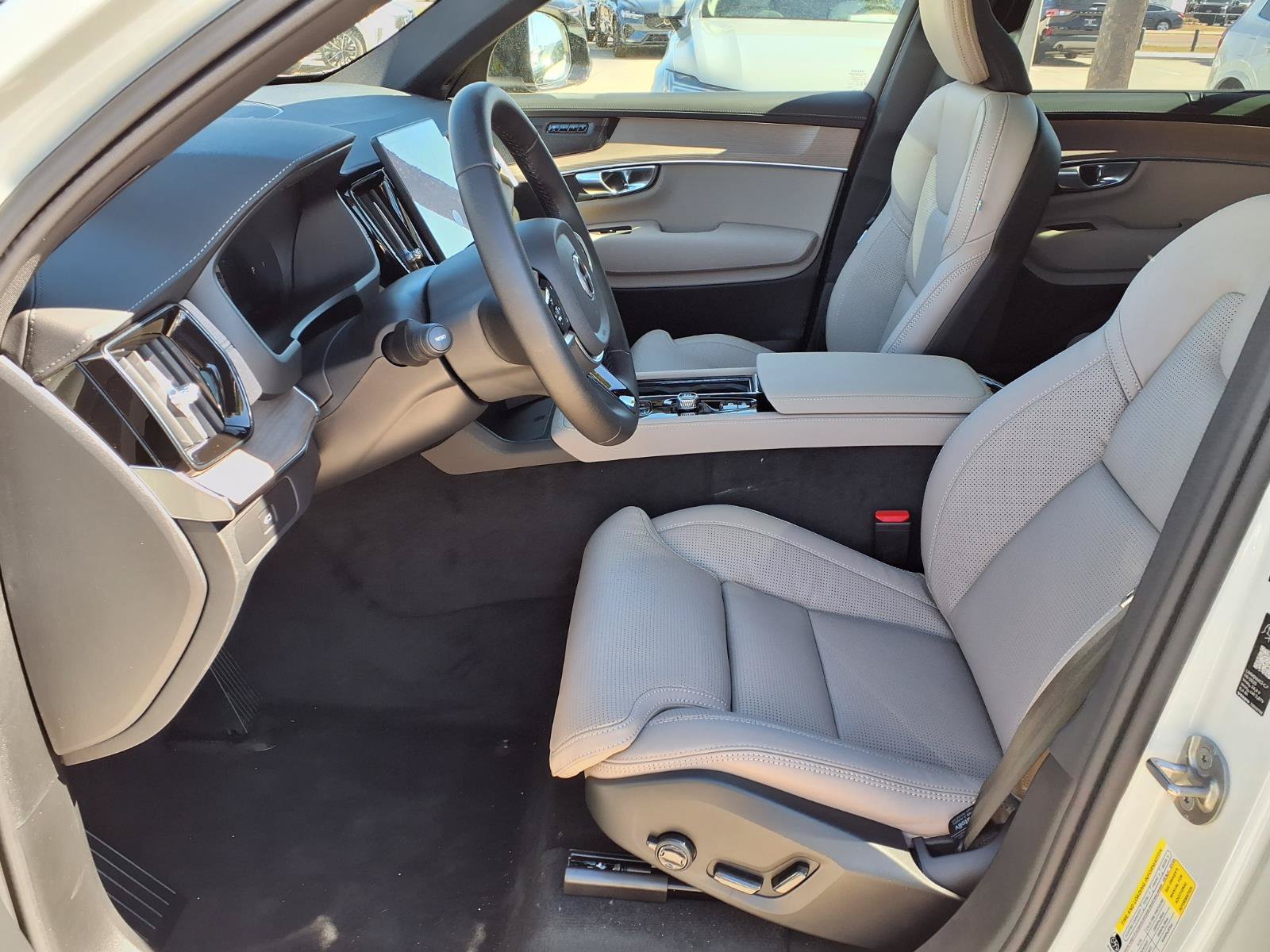 New 2026 Volvo XC90 B6 Ultra w/ Protection Package Premier AWD/4WD image 13