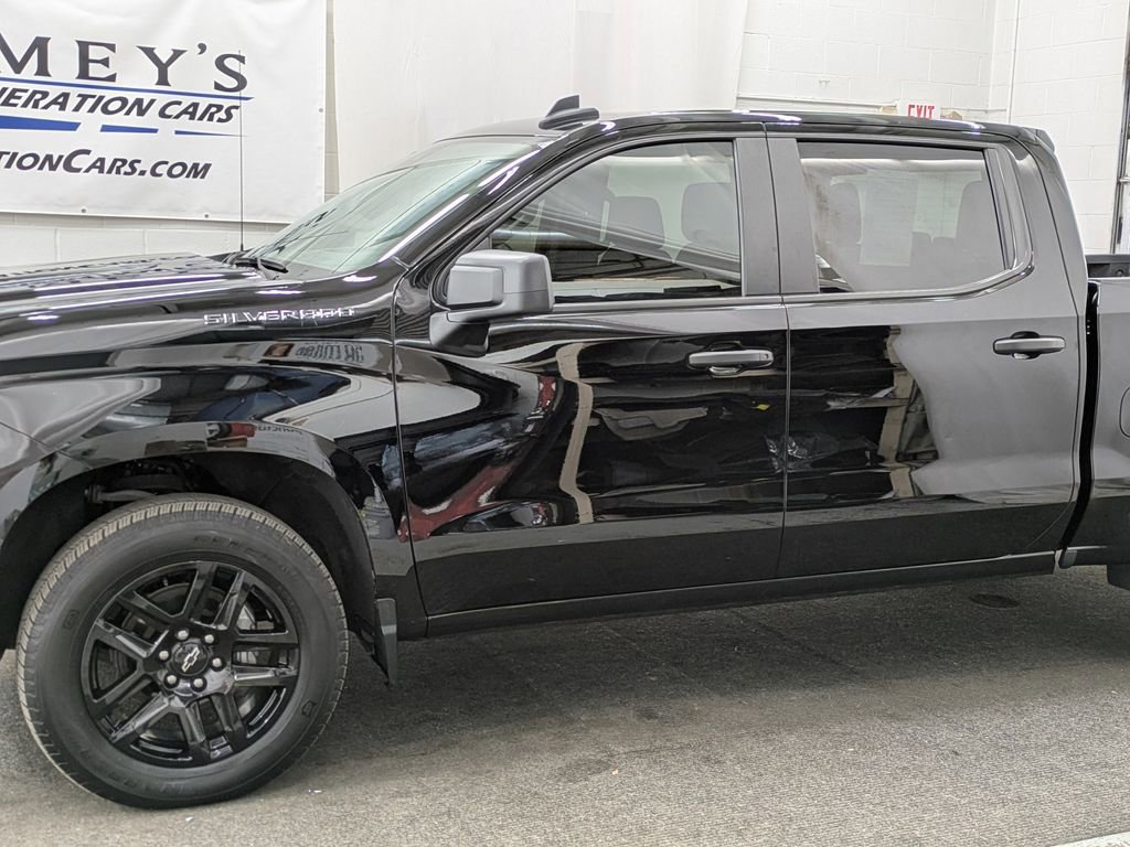 Used 2024 Chevrolet Silverado 1500 Custom image 2