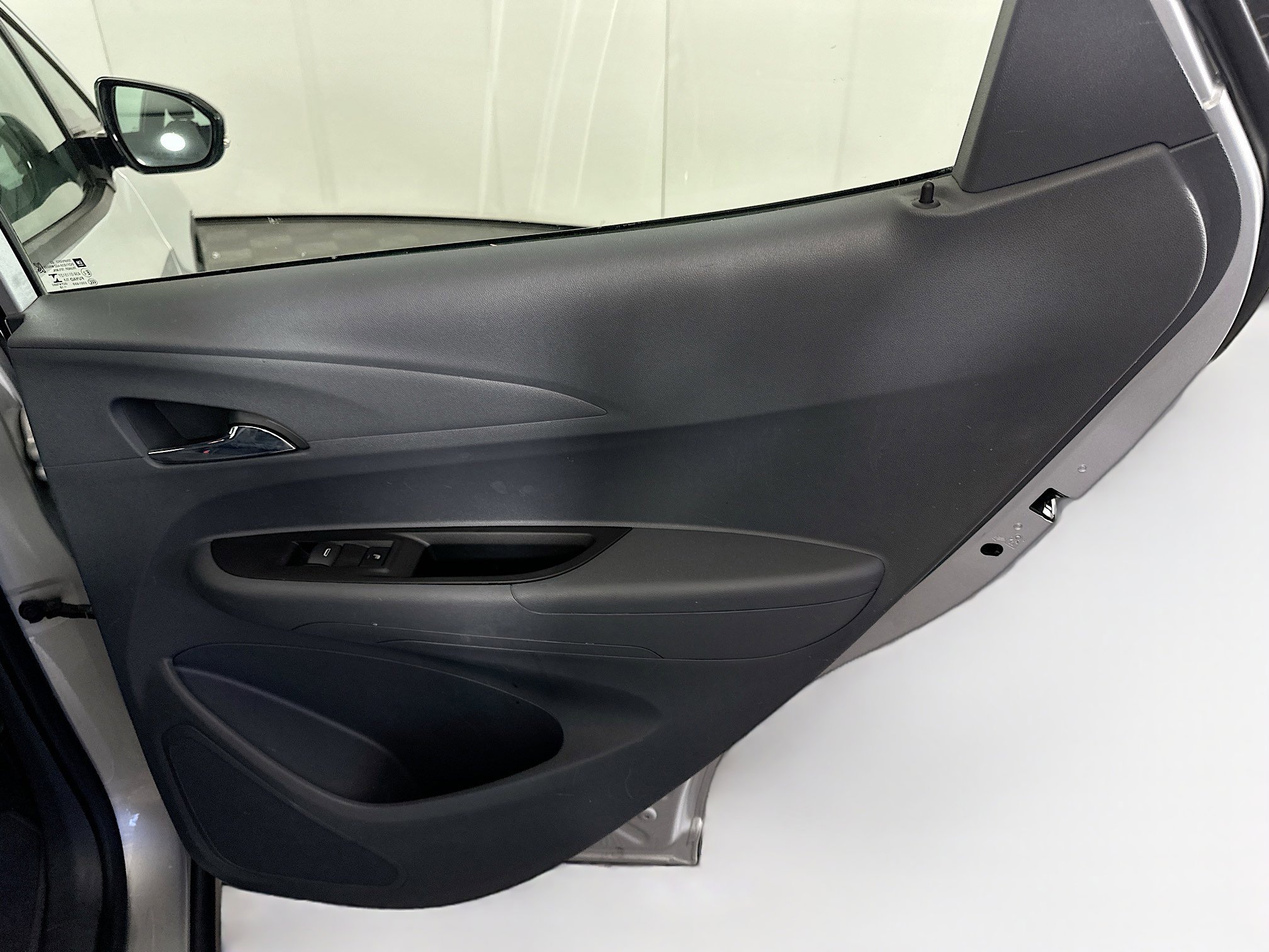 Used 2018 Chevrolet Bolt Premier w/ Driver Confidence II Package FWD image 28