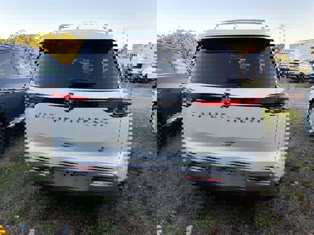 Used 2024 Nissan Pathfinder SL image 6