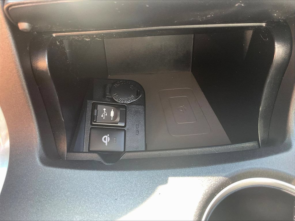 Used 2017 Toyota Camry SE w/ Moonroof Package FWD image 16