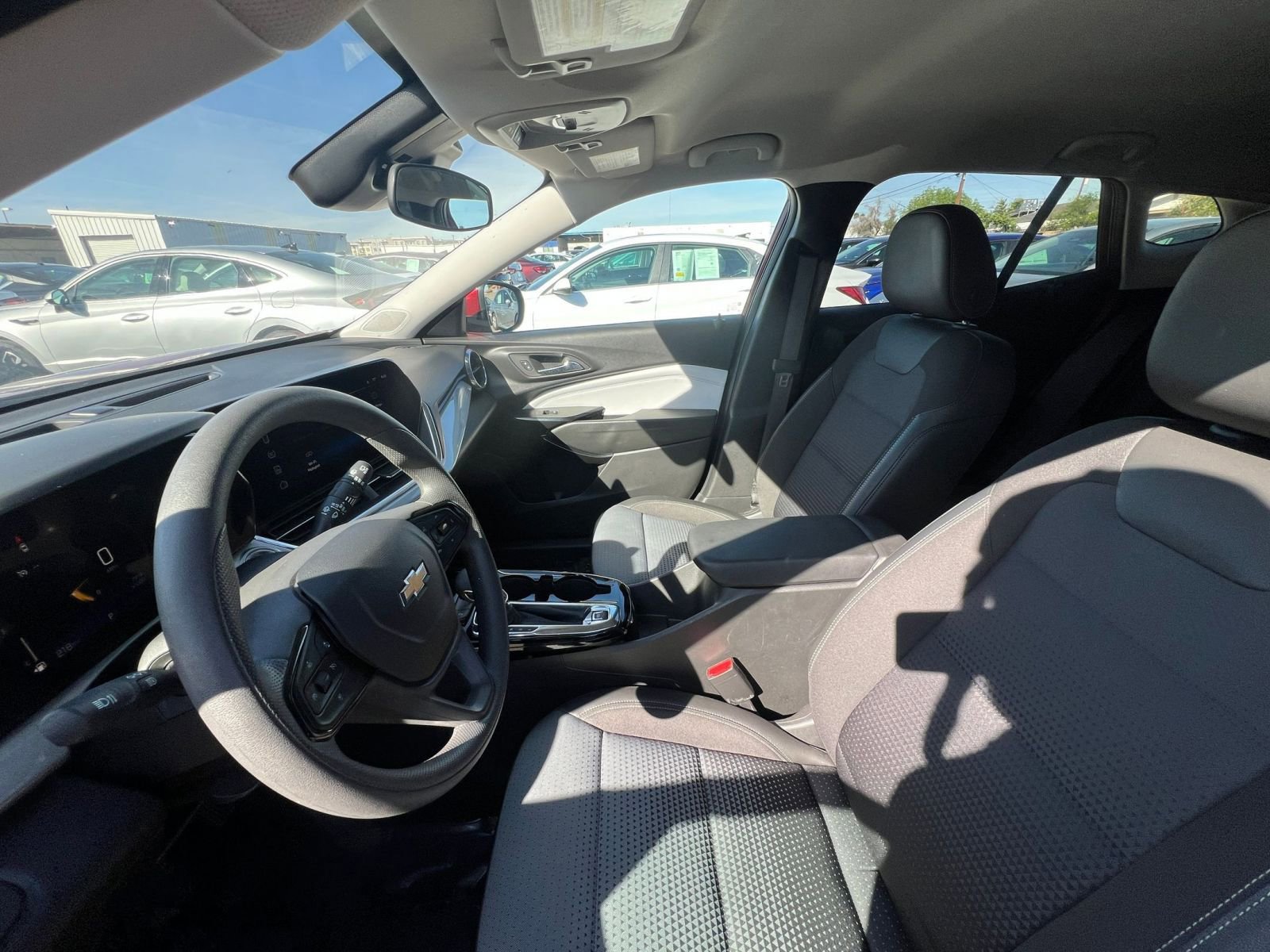 Used 2025 Chevrolet Trax LT FWD image 27