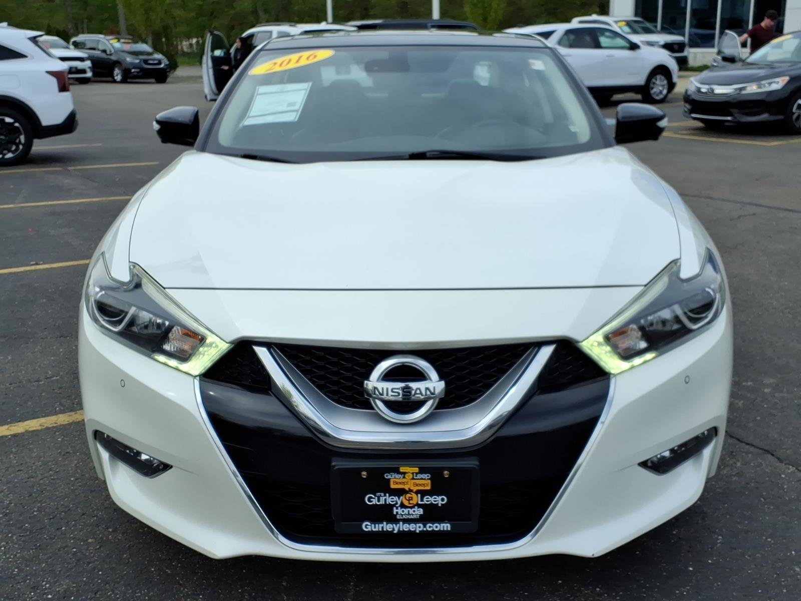 Used 2016 Nissan Maxima Platinum w/ Interior Lighting Package FWD image 2