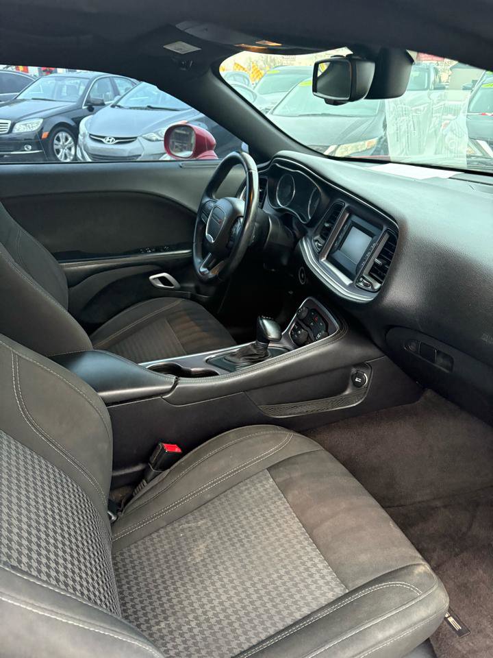 Used 2016 Dodge Challenger SXT RWD image 21