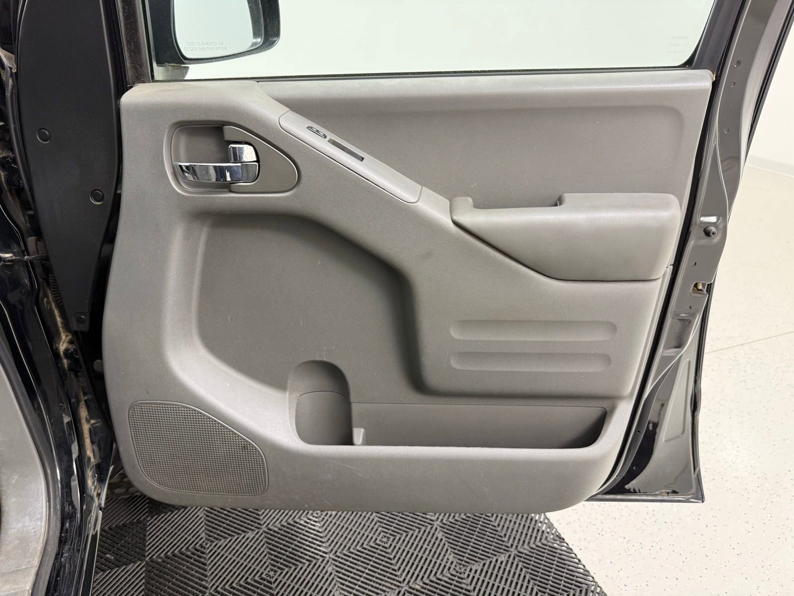 Used 2016 Nissan Frontier SV image 23