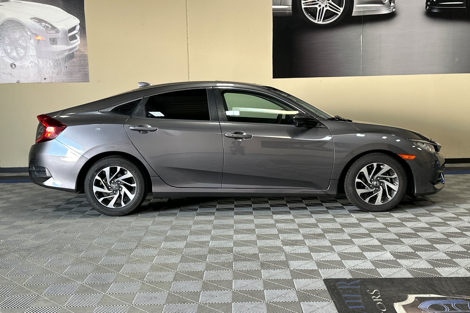 Used 2017 Honda Civic EX image 3