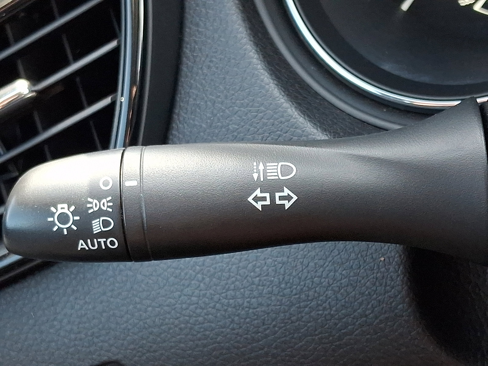 Used 2017 Nissan Rogue SV image 27