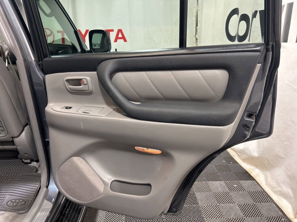 Used 2004 Toyota Land Cruiser image 14