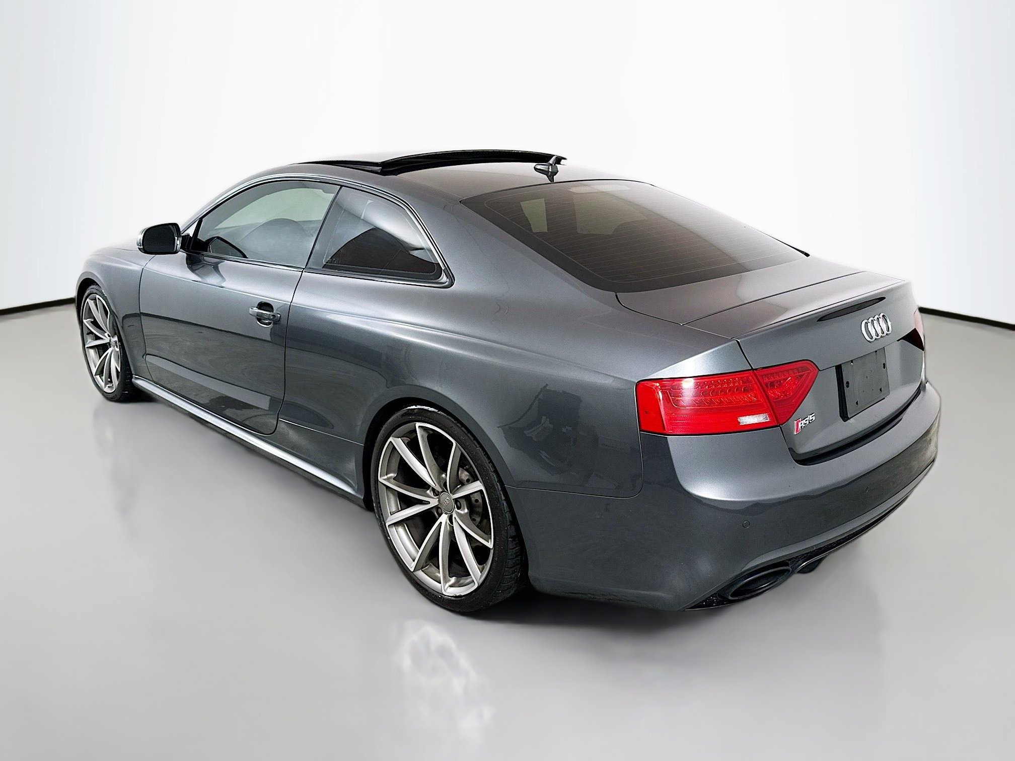 Used 2015 Audi RS 5 Coupe w/ Black Optic Plus Package AWD/4WD image 5