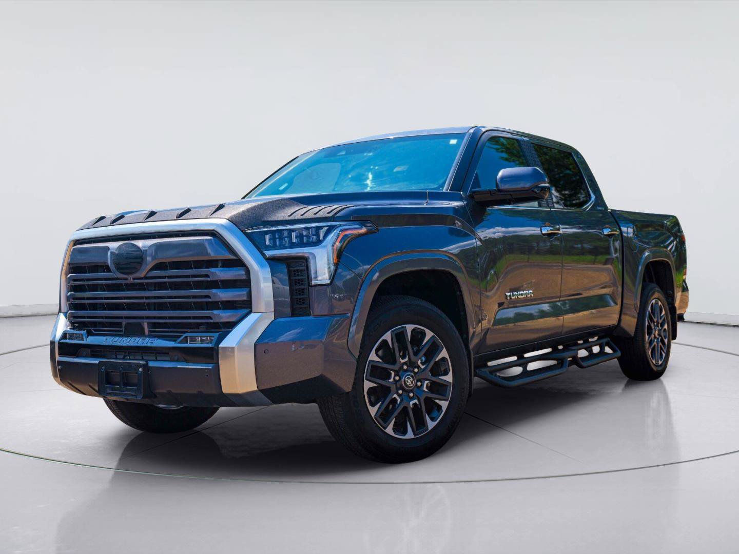 Used 2025 Toyota Tundra Limited AWD/4WD image 1