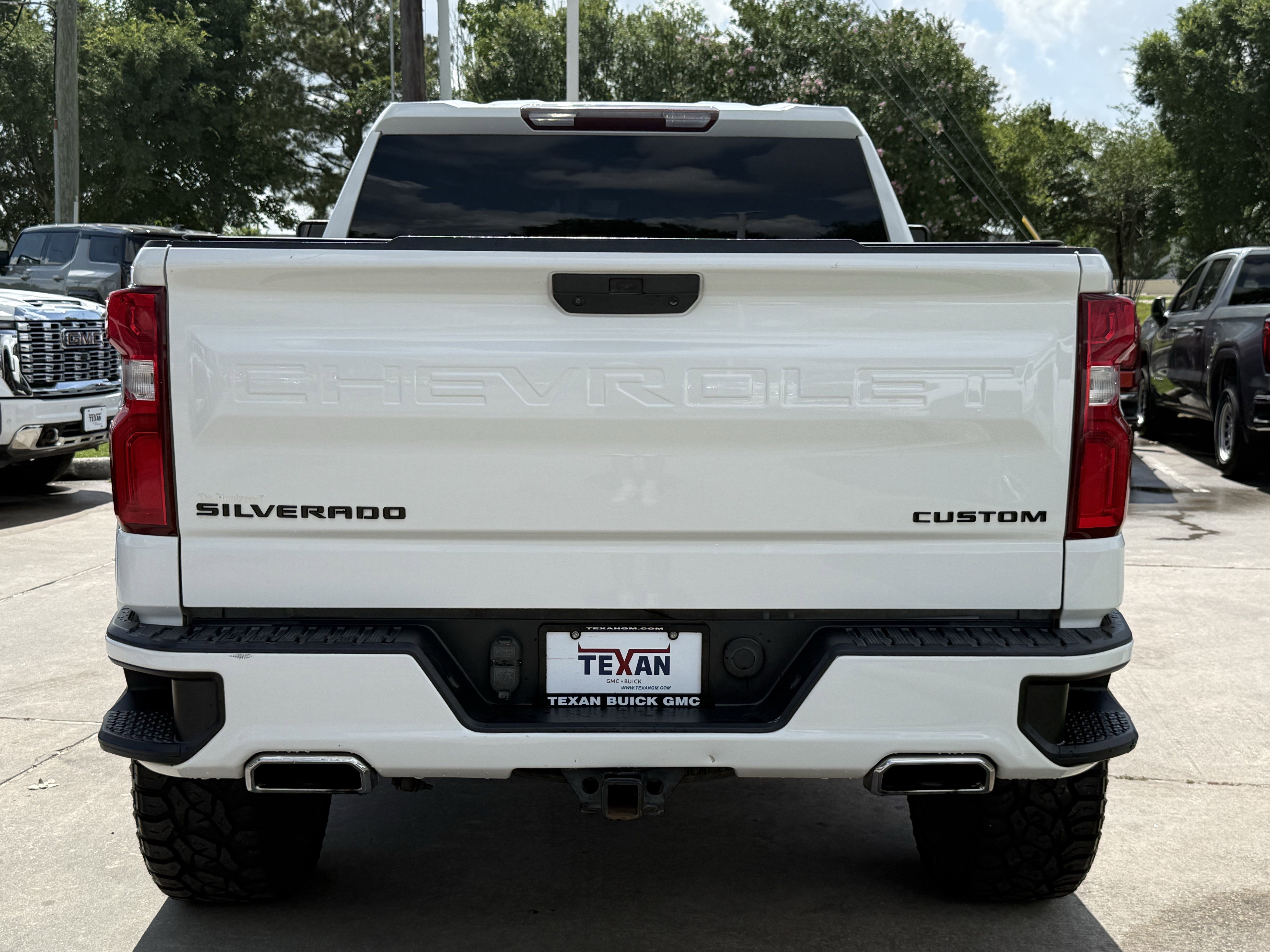 Used 2020 Chevrolet Silverado 1500 Custom w/ Custom Max Trailering Package AWD/4WD image 6