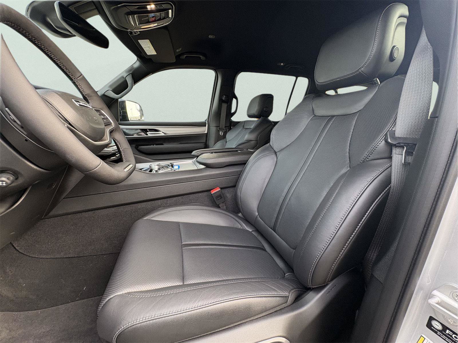 New 2026 Jeep Grand Wagoneer L Limited AWD/4WD image 15