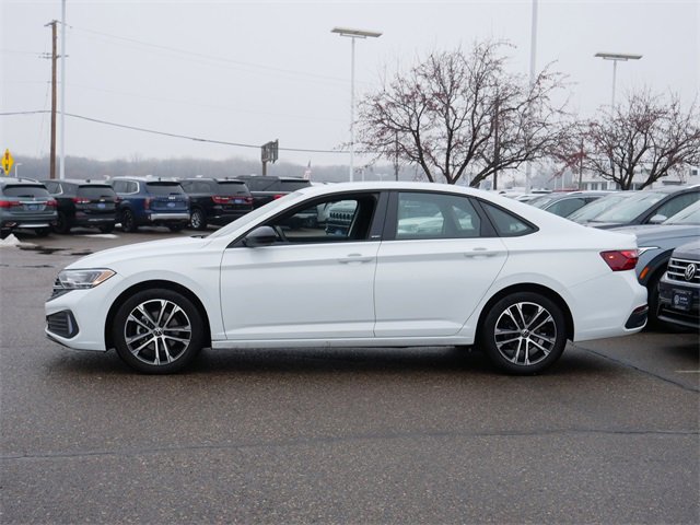 Certified 2024 Volkswagen Jetta Sport image 4