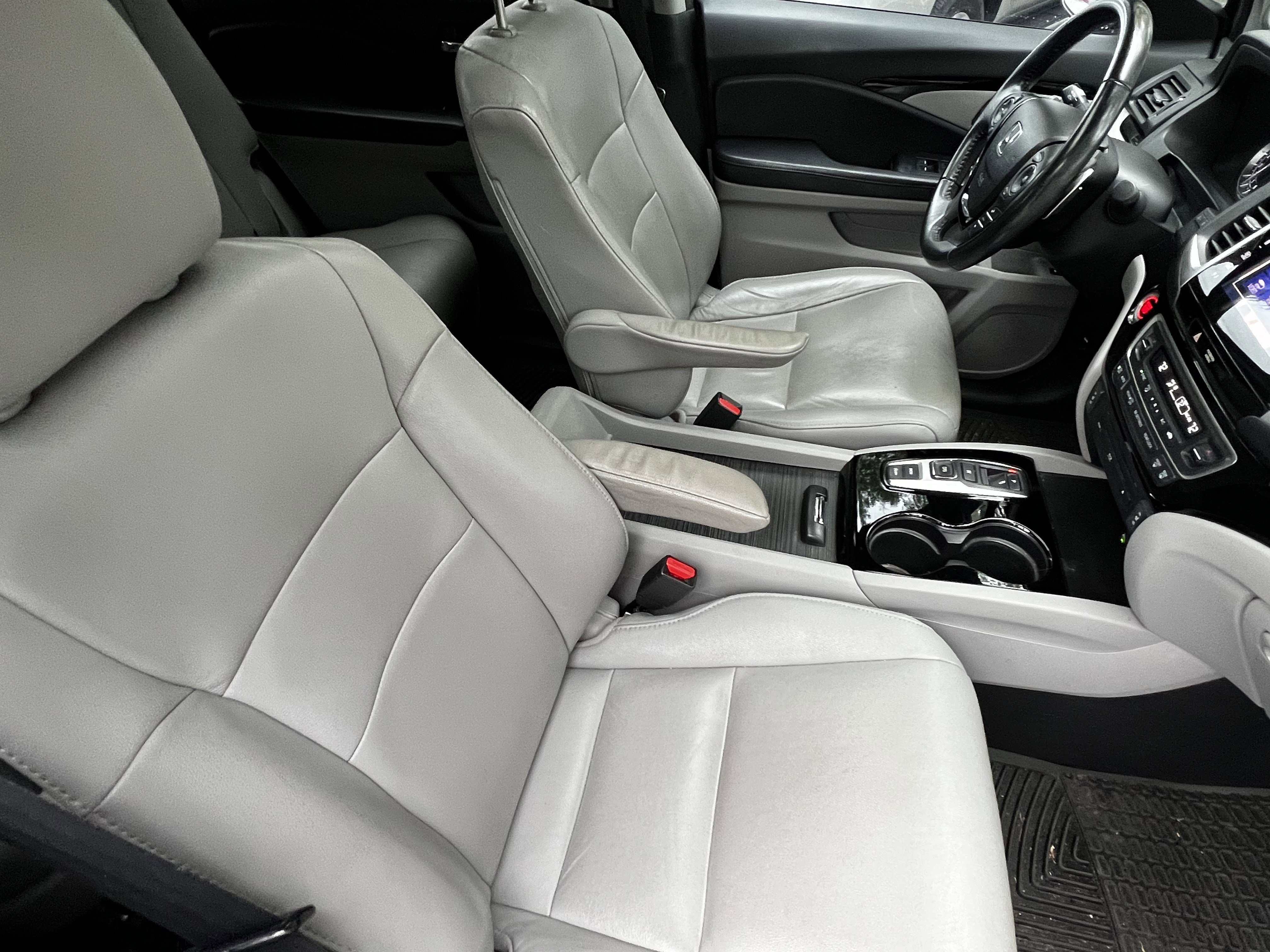 Used 2017 Honda Pilot Touring image 45