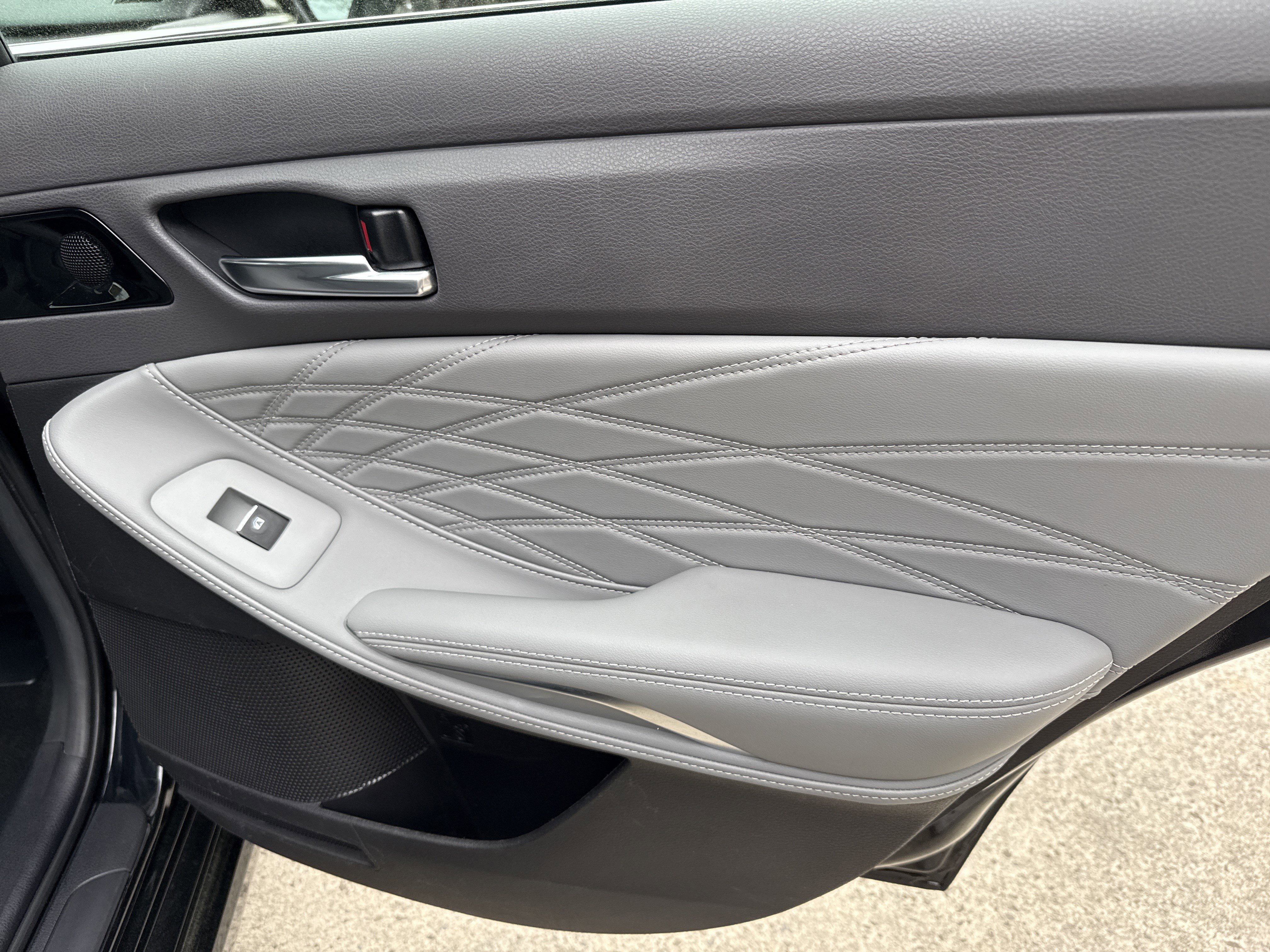 Used 2022 Toyota Avalon Limited w/ Advanced Safety Package image 16