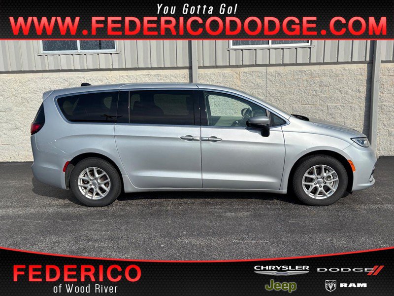 Used 2023 Chrysler Pacifica Touring-L