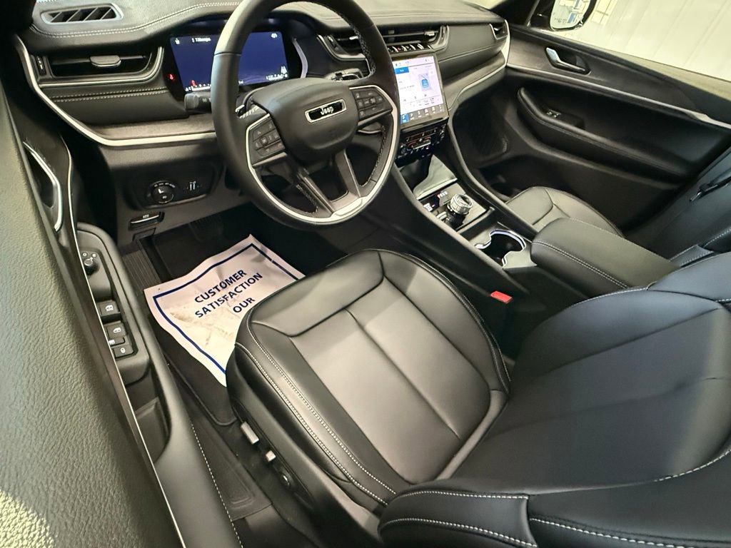 New 2025 Jeep Grand Cherokee Limited image 18