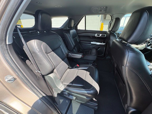 Used 2021 Ford Explorer XLT w/ Equipment Group 202A AWD/4WD image 28