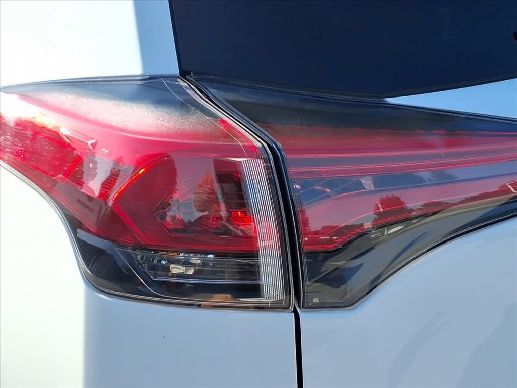 Used 2018 Toyota RAV4 XLE w/ Convenience Package AWD/4WD image 12