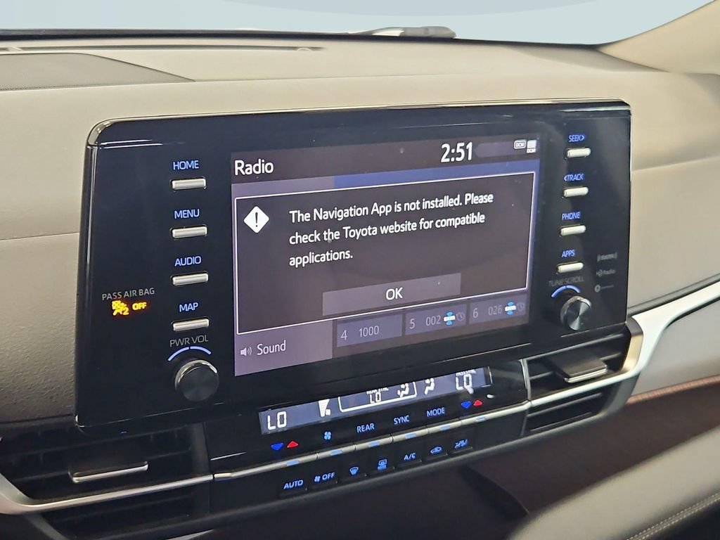 Used 2024 Toyota Sienna LE FWD image 18