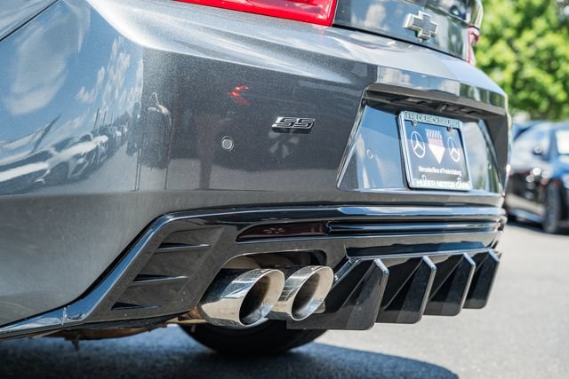 Used 2018 Chevrolet Camaro SS RWD image 7