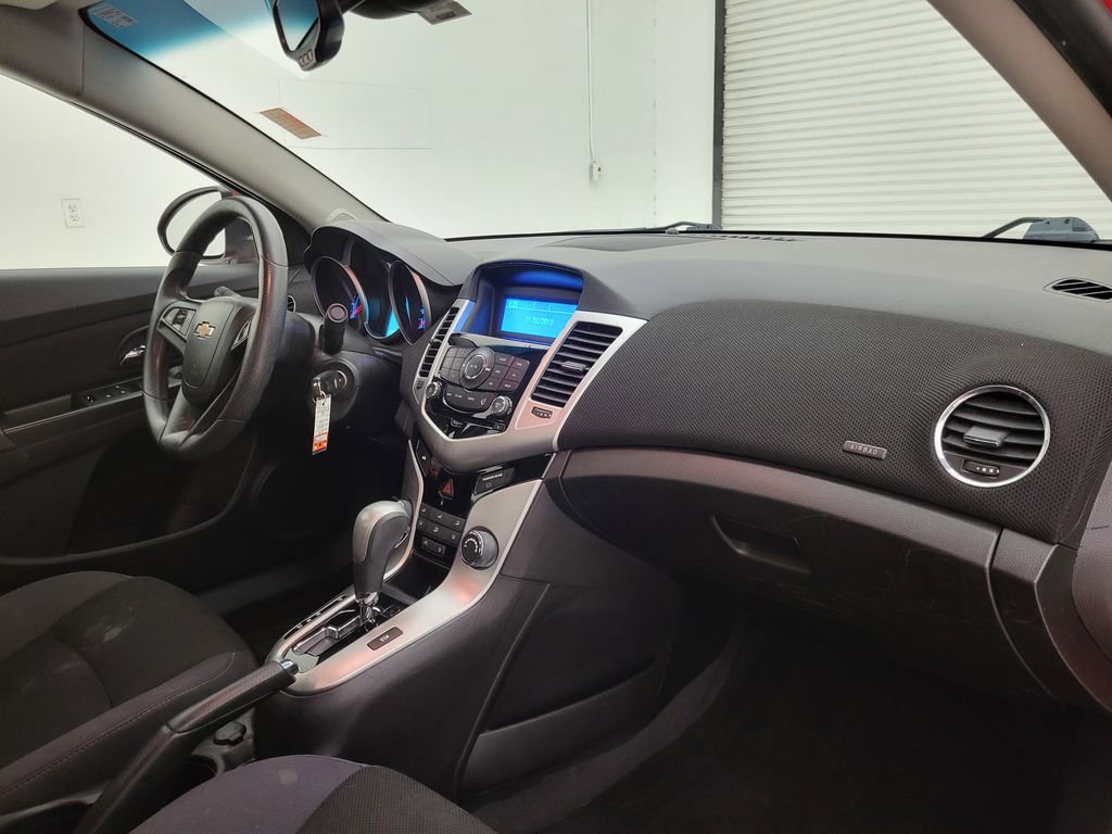 Used 2015 Chevrolet Cruze LT image 32