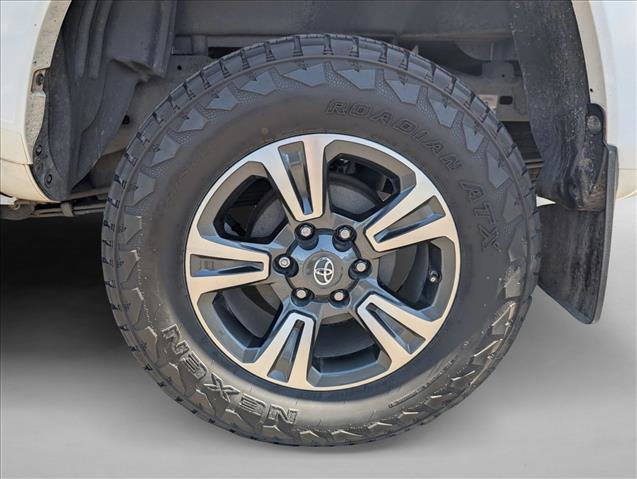 Used 2019 Toyota Tacoma TRD Sport w/ Technology Package image 29