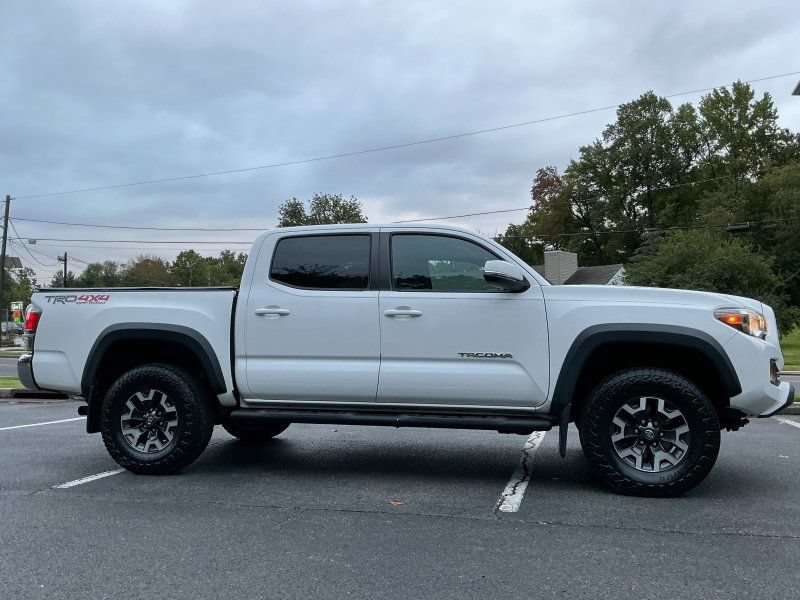 Used 2020 Toyota Tacoma TRD Off-Road AWD/4WD image 3