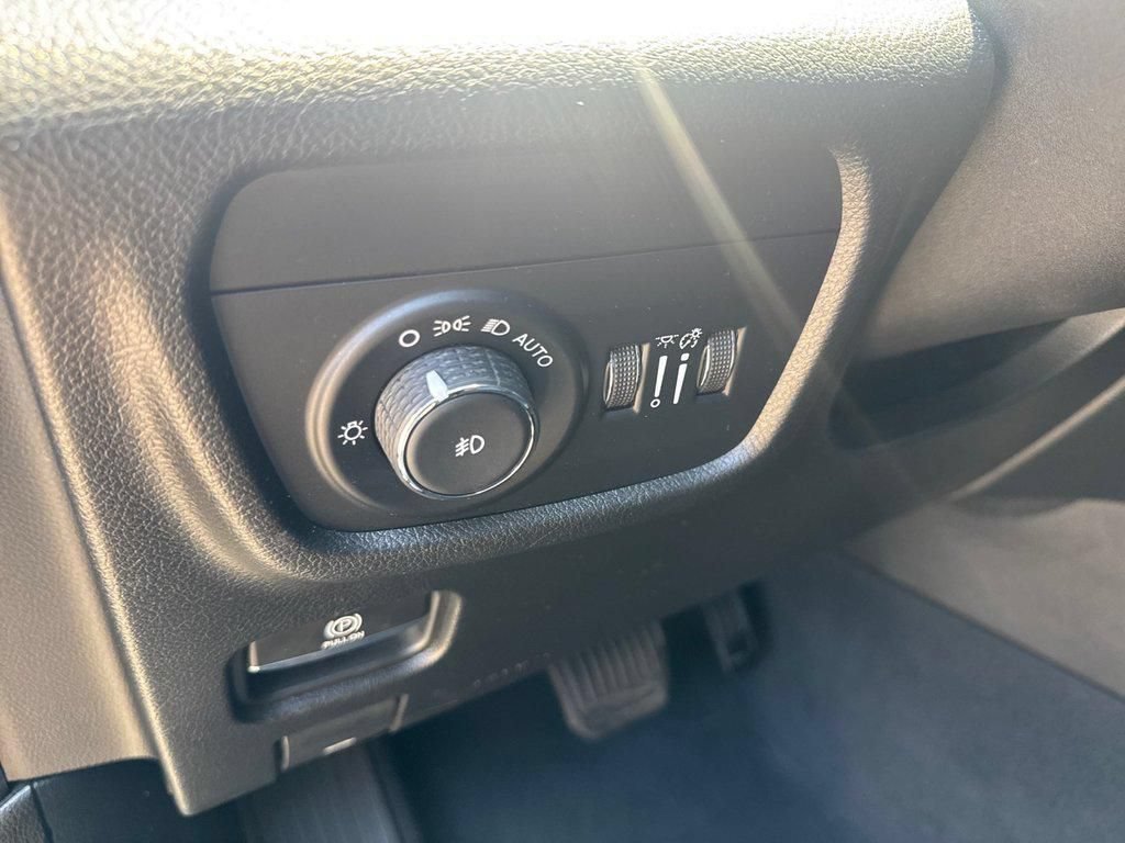 Used 2023 Jeep Grand Cherokee Limited w/ Luxury Tech Group II AWD/4WD image 38
