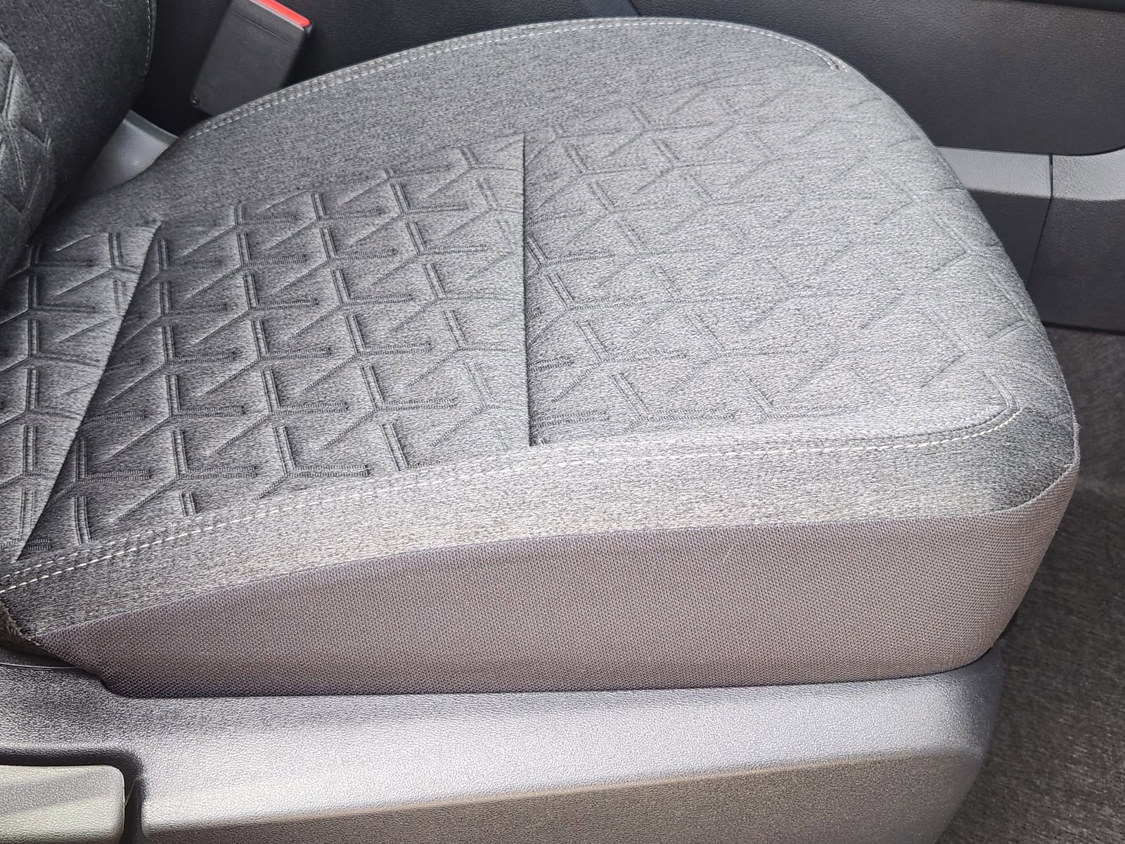 Used 2026 Nissan Kicks SV w/ Charging Package image 27