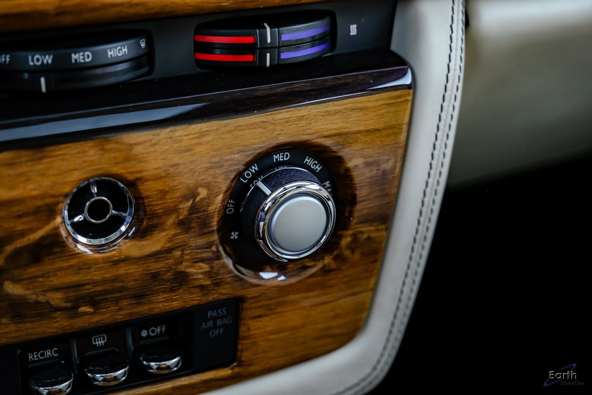 Used 2014 Rolls-Royce Phantom Sedan image 54