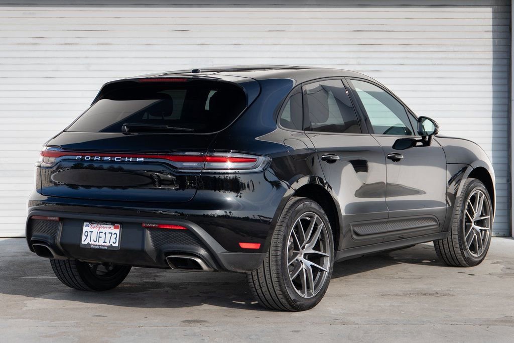 Certified 2025 Porsche Macan image 7